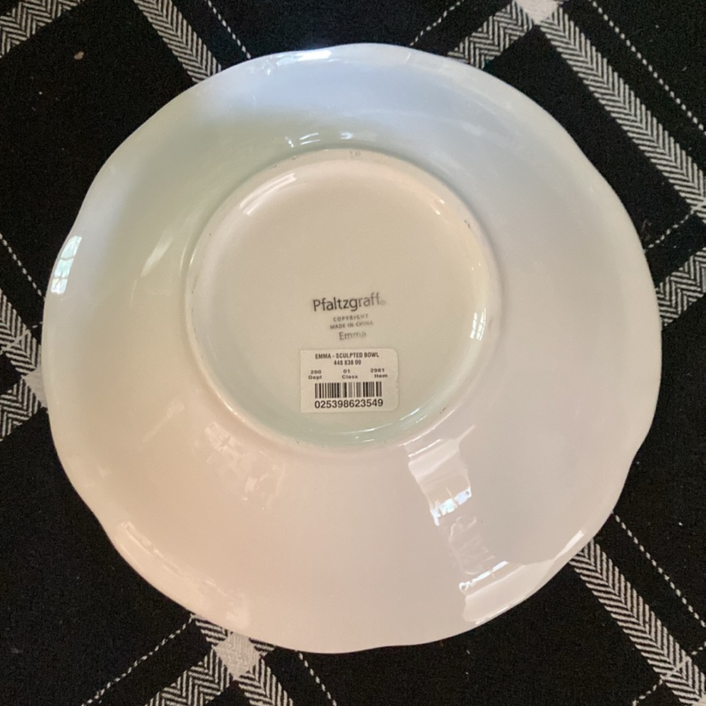 HOST PICK 😀 Pfaltzgraff Emma Serving Bowl - Picture 2 of 2
